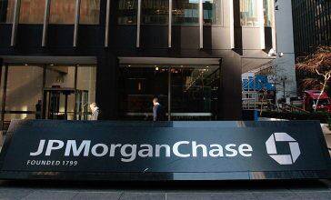 جی پی مورگان اولین رمزارز با پشتوانه بانکی را در آمریکا معرفی کرد jp morgan 30, شهریور 1405 جی پی مورگان اولین رمزارز با پشتوانه بانکی را در آمریکا معرفی کرد
