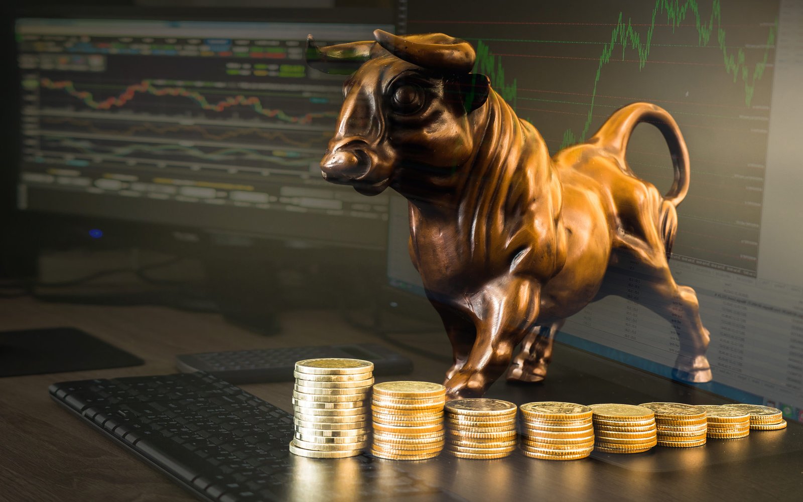 آیا بیت کوین (BTC) میتواند رشد قیمت طلا در سال ۲۰۰۸ را تکرار کند؟ shutterstock 1035919567 30, شهریور 1405 shutterstock 1035919567