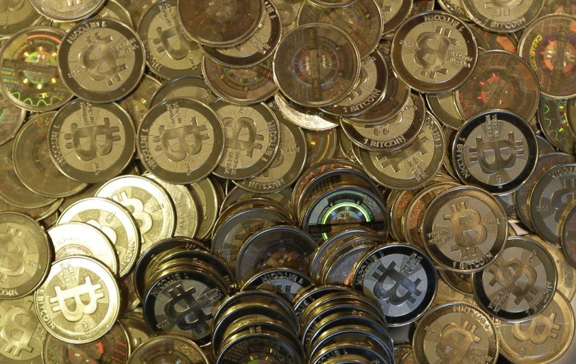 تحلیلگران پیش‌بینی می‌کنند بیت کوین تا سال ۲۰۳۰ هم‌ارز طلا می‌شود!