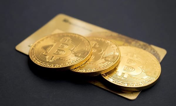 صرافی کوین بیس: بیت کوین از طلا برتر است gold 15, مرداد 1405 بیت کوین و طلا