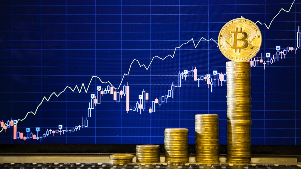 با نزدیکی بیتکوین به رکورد سال 2017، قیمت آن می‌تواند در مسیر 74 هزار دلار باشد
