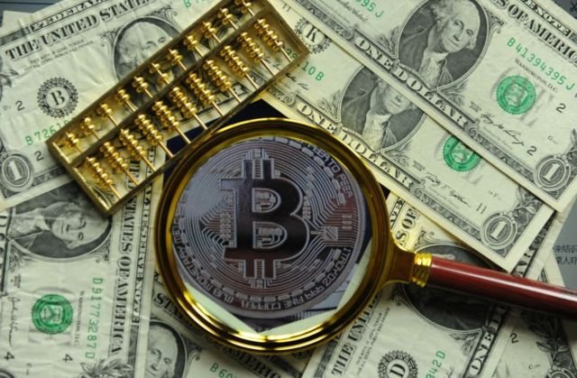 بیت کوینها روی هم، یک تریلیون دلار! 116518869 gettyimages 1229811963 1 15, مرداد 1405 بیت کوینها روی هم، یک تریلیون دلار!