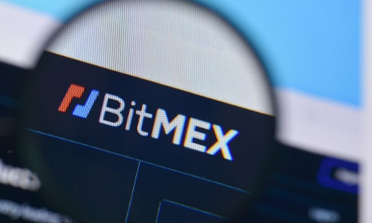 صرافی BitMEX نیز کربنخنثی خواهد شد! Former BitMEX CEO Arthur Hayes surrenders to face US charges 1200x720 1 16, مرداد 1405 Former BitMEX CEO Arthur Hayes surrenders to face US charges 1200x720 1