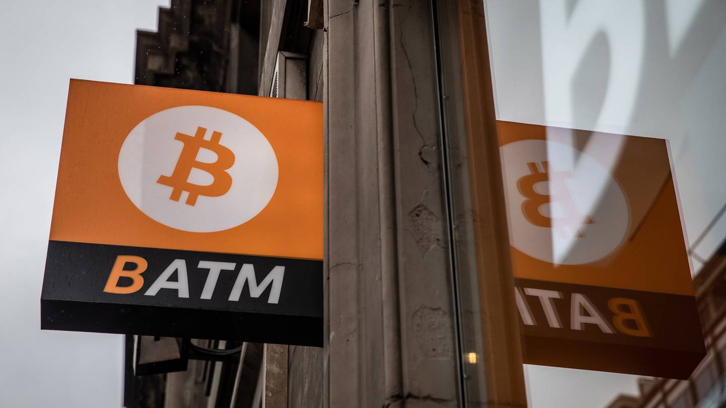 دستور بسته شدن دستگاه‌های ATM بیت کوین در انگلستان توسط FCA