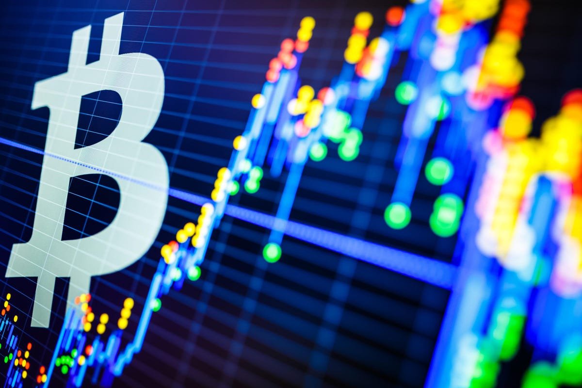 بیت‌کوین برای نخستین بار از سال 2020 نوسان کمتری از بورس نزدک و S&P 500 دارد